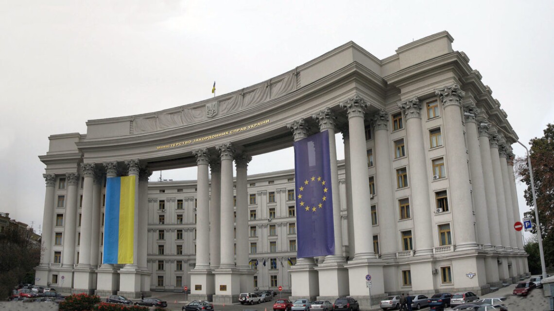 В МИД ответили на самые распространенные вопросы об ограничении консульских услуг за рубежом