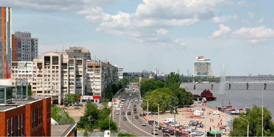 Окупанти ударили по Дніпру загинуло двоє людей, пошкоджено інфраструктуру