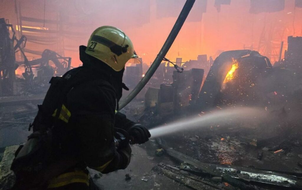 Атака рф на Харків: кількість поранених в «Епіцентрі» зросла до 40