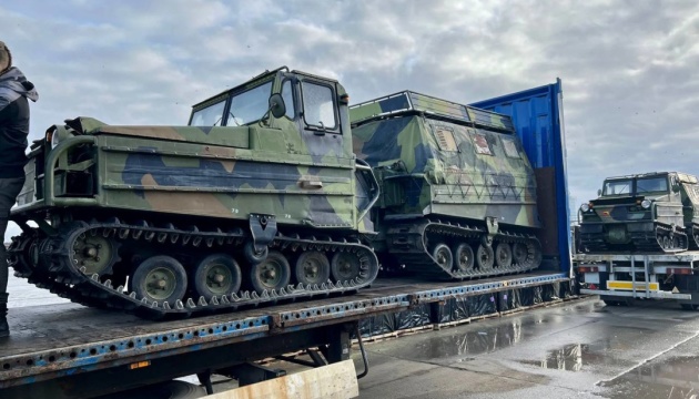 Посольство Украины в Латвии организовало отправку вездеходов-амфибий для ВСУ Посольство Украины в Латвии организовало отправку вездеходов-амфибий для ВСУ