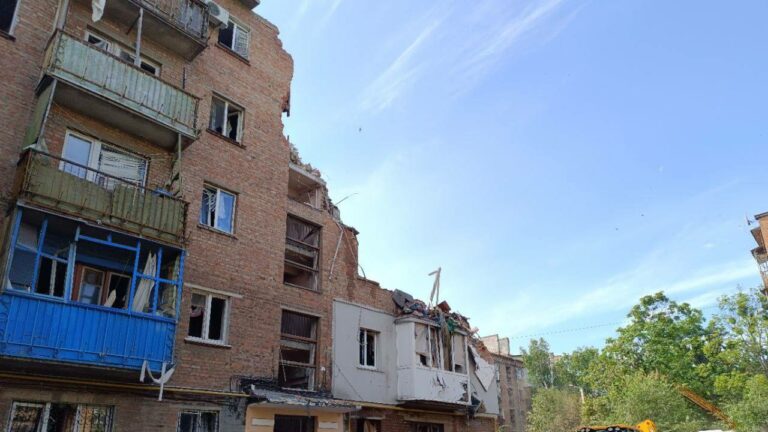 Вибухи в Харкові 31 травня: уже п’ятеро загиблих та 25 постраждалих Вибухи в Харкові 31 травня: уже п’ятеро загиблих та 25 постраждалих