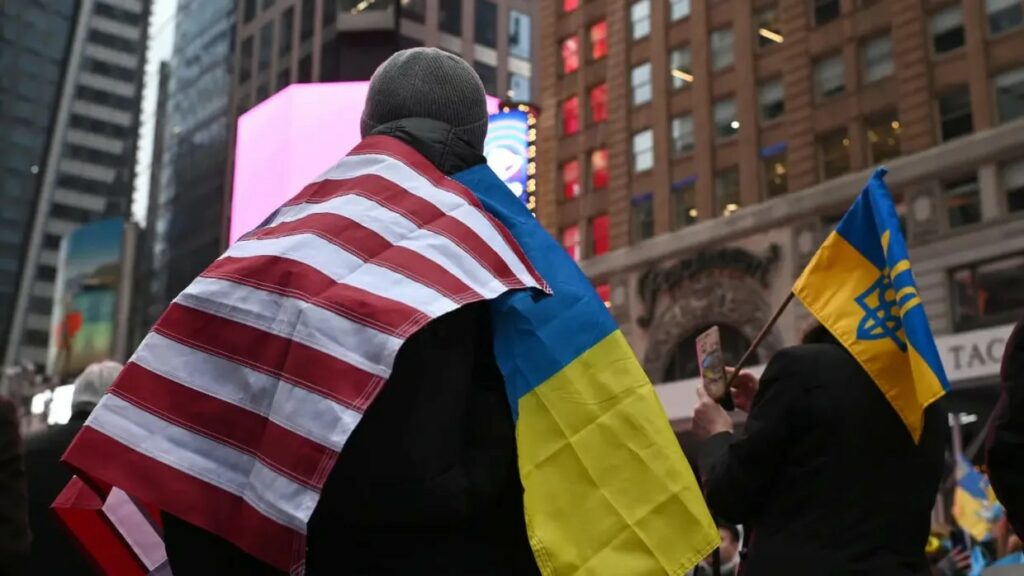 Посольство США попередило, що чоловіки з подвійним громадянством більше не зможуть виїхати з України. Речник ДПСУ пояснив причини заборони Посольство США попередило, що чоловіки з подвійним громадянством більше не зможуть виїхати з України. Речник ДПСУ пояснив причини заборони
