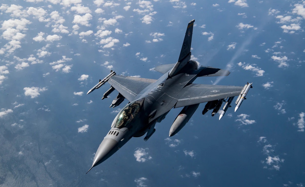 Норвегия отправит Украине шесть самолетов F-16 Норвегия отправит Украине шесть самолетов F-16
