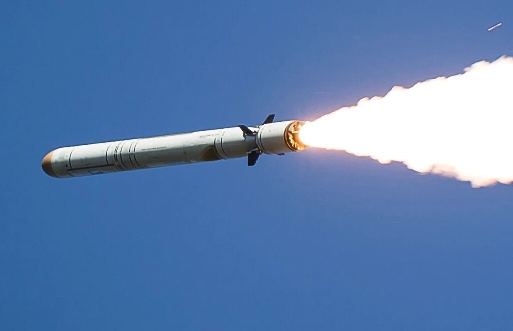 Более 180 раненых и 41 жертва. РФ ударила баллистикой по учебному заведению Полтавы (ВИДЕО) Более 180 раненых и 41 жертва. РФ ударила баллистикой по учебному заведению Полтавы (ВИДЕО)