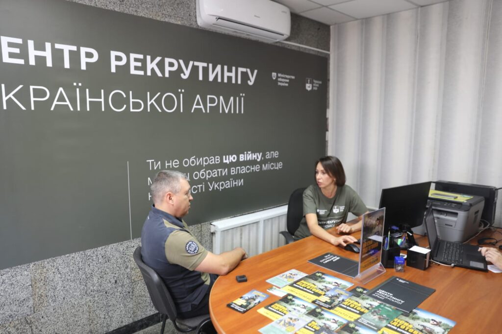 Каждый месяц в Силы обороны Украины рекрутируются в среднем 6,5 тысячи добровольцев — Минобороны Каждый месяц в Силы обороны Украины рекрутируются в среднем 6,5 тысячи добровольцев — Минобороны