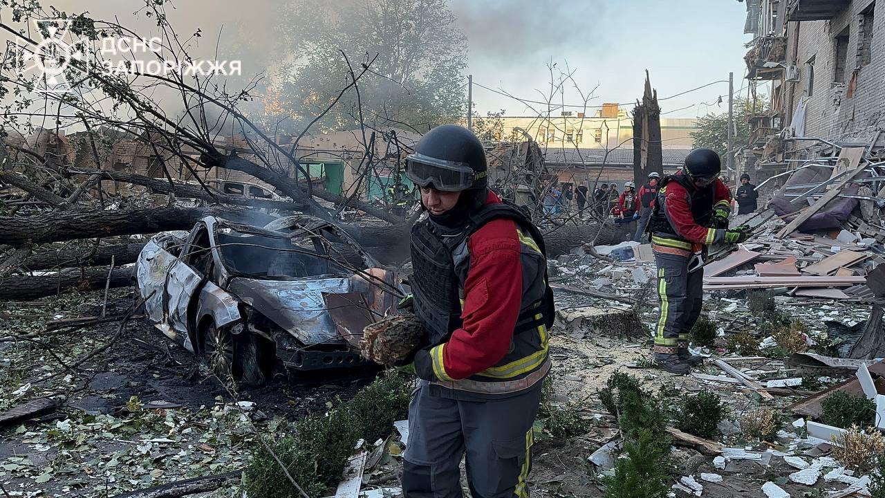 Понад 10 ФАБ-500 скинули на Запоріжжя. Обстріл розслідують як порушення законів та звичаїв війни Понад 10 ФАБ-500 скинули на Запоріжжя. Обстріл розслідують як порушення законів та звичаїв війни