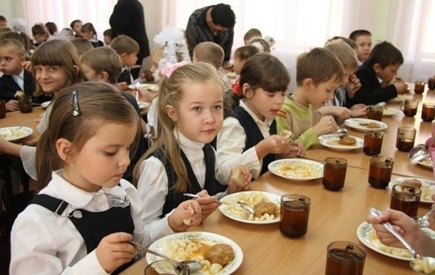 В Україні запровадили безоплатне харчування для учнів 1-4 класів В Україні запровадили безоплатне харчування для учнів 1-4 класів
