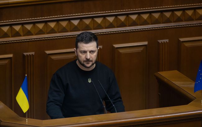 Зеленський у Раді представив план перемоги України: що в ньому (ВІДЕО) Зеленський у Раді представив план перемоги України: що в ньому (ВІДЕО)