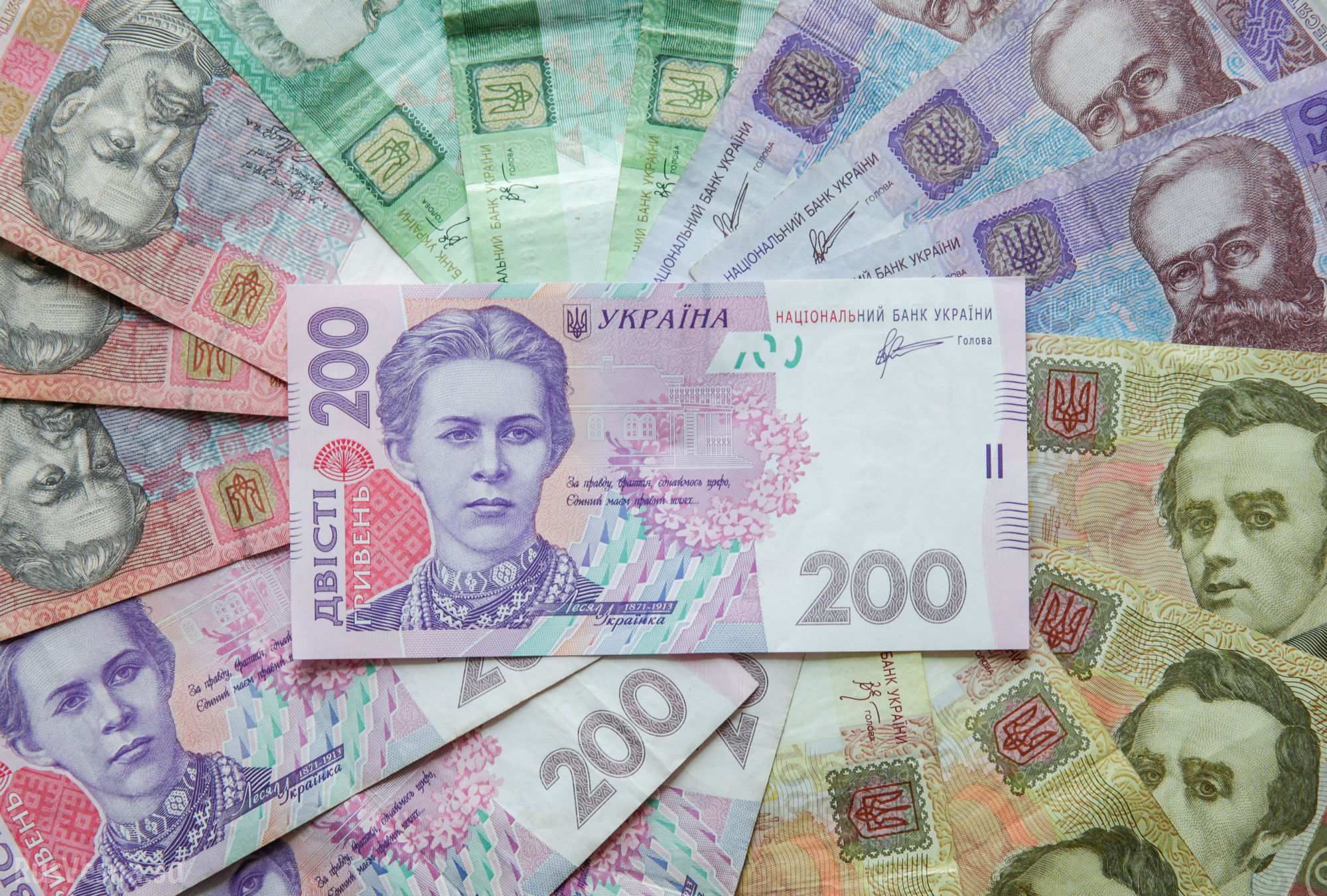В Украине начнут выводить из обращения банкноты 50 и 200 грн старого образца В Украине начнут выводить из обращения банкноты 50 и 200 грн старого образца