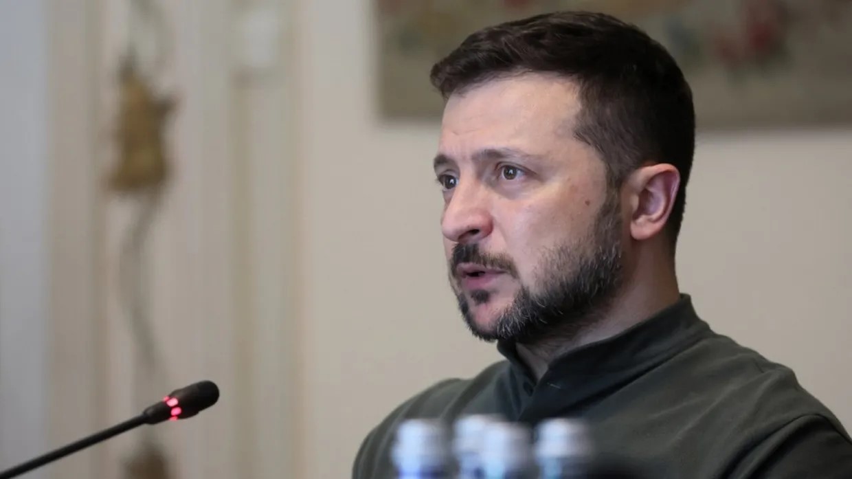 Зеленский инициировал продление военного положения и мобилизации