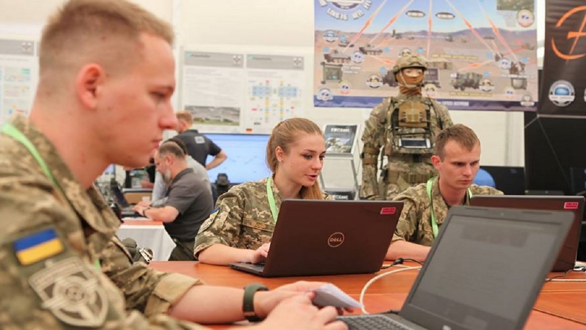 Завдяки військовим IT-підрозділам держава сплачує в чотири рази менше за розробку ПЗ Завдяки військовим IT-підрозділам держава сплачує в чотири рази менше за розробку ПЗ