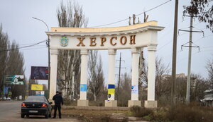 Окупанти завдали ракетного удару по Херсону: поранений чоловік