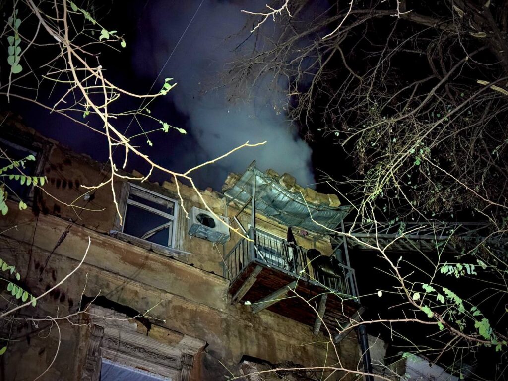 Российский террор Одессы: от обстрела города пострадали люди, повреждены две школы и три детсада, памятник архитектуры в охранной зоне ЮНЕСКО Российский террор Одессы: от обстрела города пострадали люди, повреждены две школы и три детсада, памятник архитектуры в охранной зоне ЮНЕСКО