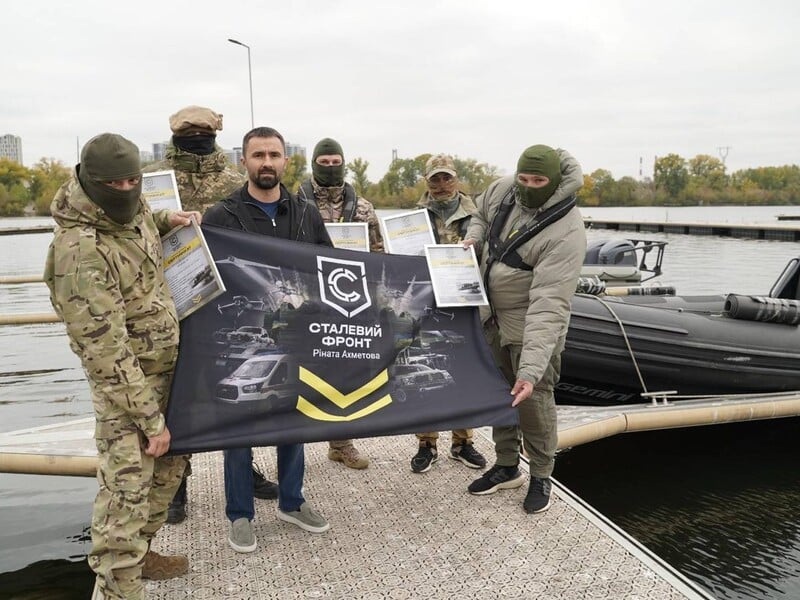 «Сталевий фронт» Ріната Ахметова передав Силам оборони нові катери та екіпажі «Сталевий фронт» Ріната Ахметова передав Силам оборони нові катери та екіпажі