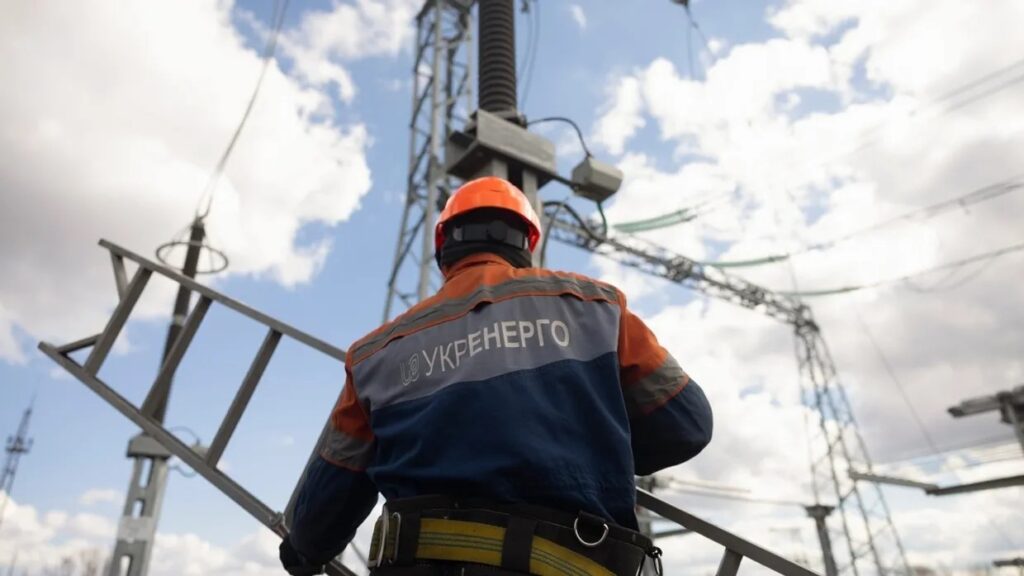 Росія масовано атакує енергооб’єкти по всій Україні, запроваджуються екстрені відключення світла Росія масовано атакує енергооб’єкти по всій Україні, запроваджуються екстрені відключення світла