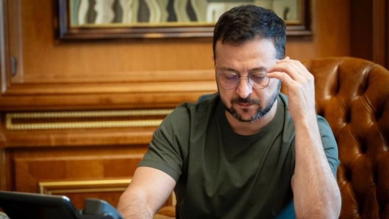Зеленський присвоїв нові звання трьом командувачам і заступнику командувача підрозділів ЗСУ Зеленський присвоїв нові звання трьом командувачам і заступнику командувача підрозділів ЗСУ