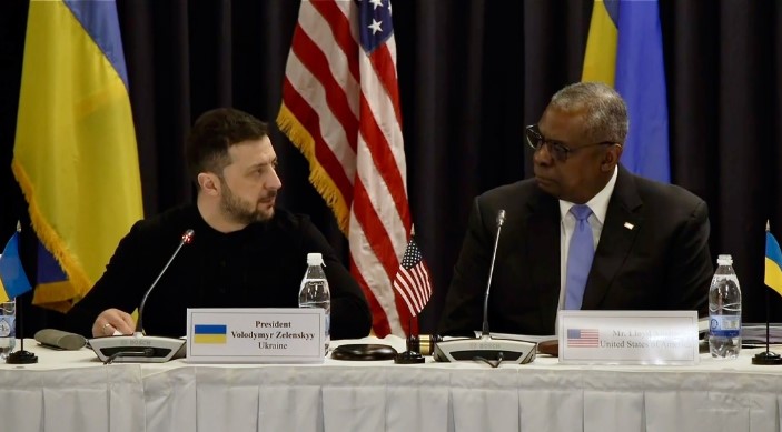 Зеленський прибув на базу «Рамштайн» у Німеччині Зеленський прибув на базу «Рамштайн» у Німеччині