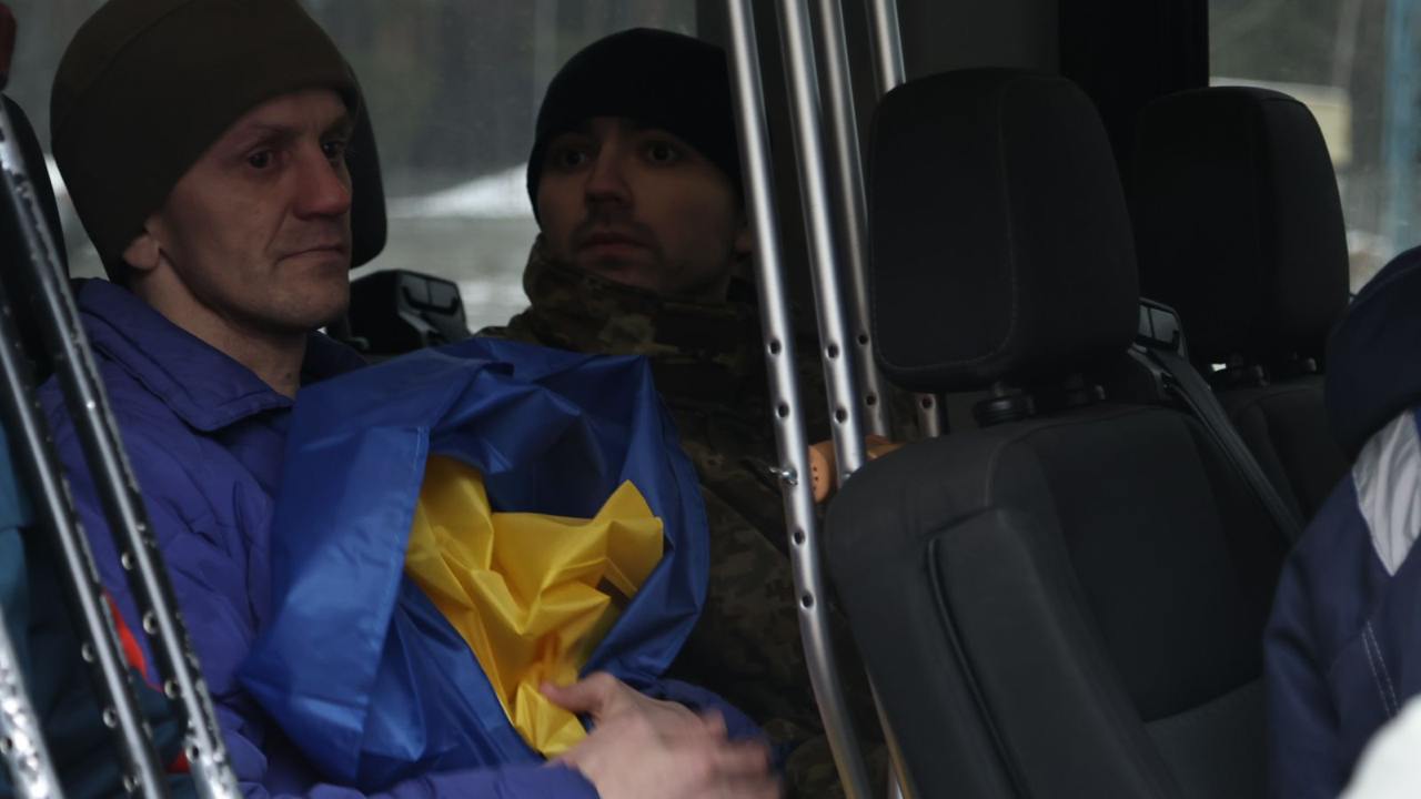 До України повернули з рф ще 25 полонених (ФОТО) До України повернули з рф ще 25 полонених (ФОТО)