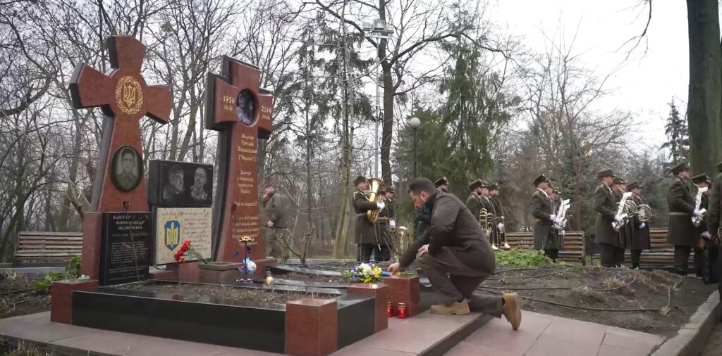 Президент України вшанував пам’ять Героїв Крут та полеглих воїнів Президент України вшанував пам’ять Героїв Крут та полеглих воїнів