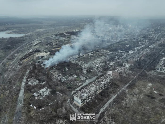 Вирви та руїни. Як виглядає Часів Яр з висоти, за яке йдуть запеклі бої (ФОТО)