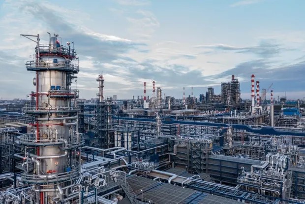 Украинские дроны поразили нефте- и газоперерабатывающий заводы в двух областях РФ