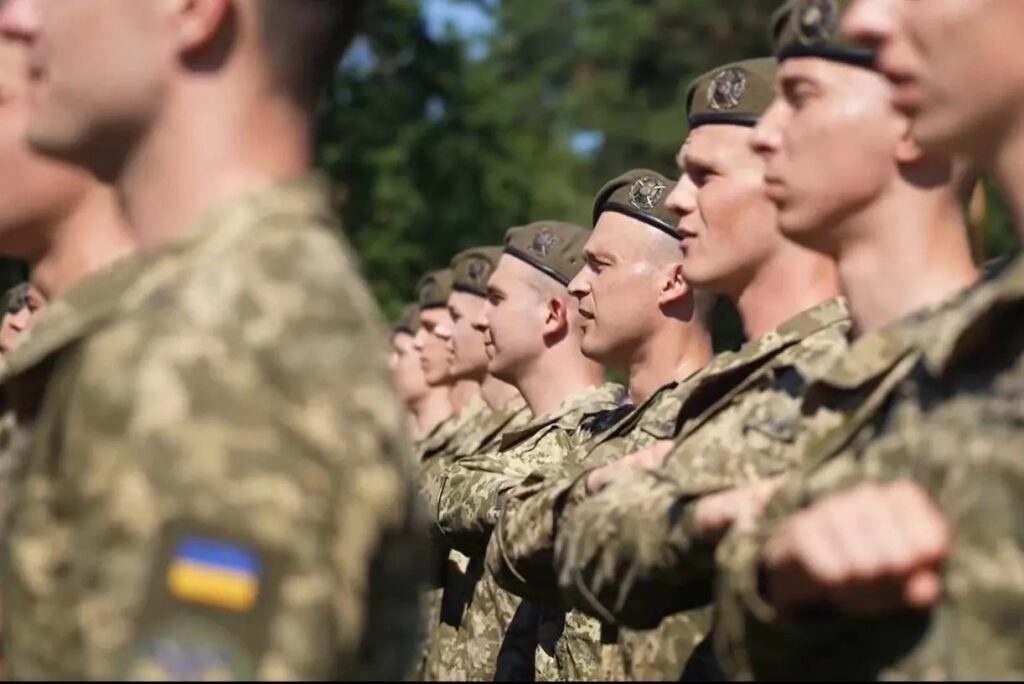 Контрактники 18-24 лет будут занимать только боевые должности — Минобороны Контрактники 18-24 лет будут занимать только боевые должности — Минобороны
