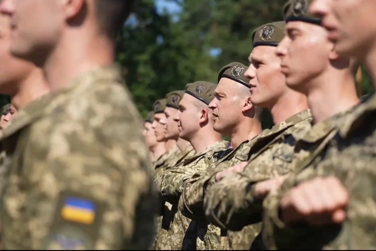 Контрактники 18-24 років обійматимуть лише бойові посади – Міноборони Контрактники 18-24 років обійматимуть лише бойові посади – Міноборони
