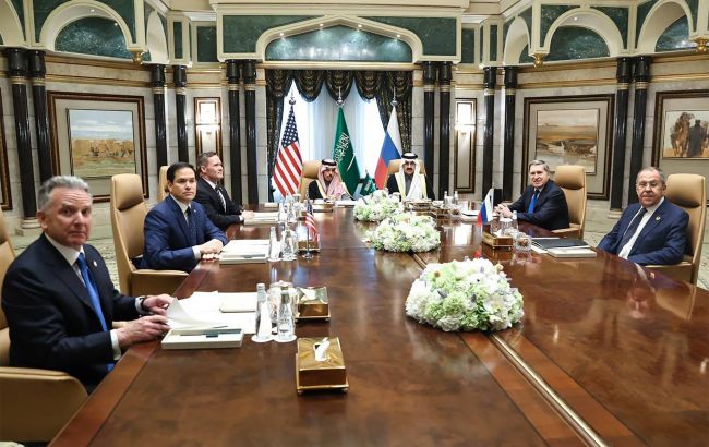 Представники США та Росії завершили зустріч. Домовились створити переговорні групи для припинення війни в Україні Представники США та Росії завершили зустріч. Домовились створити переговорні групи для припинення війни в Україні