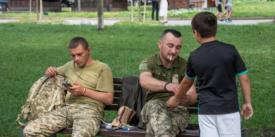 Жизнь после фронта. Что на самом деле происходит в Украине с трудоустройством ветеранов — опрос