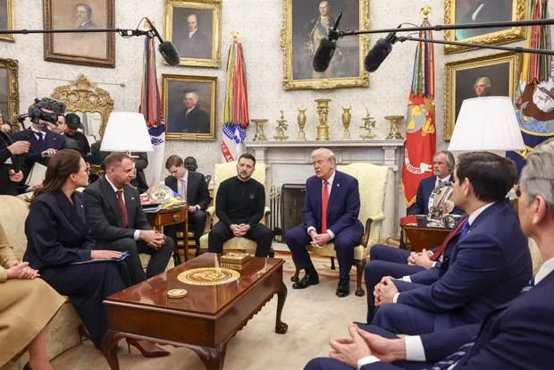 Зеленский в Белом доме поспорил с Трампом и Вэнсом (ВИДЕО) Зеленский в Белом доме поспорил с Трампом и Вэнсом (ВИДЕО)