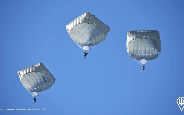 Десантно-штурмові війська випробовують нові сучасні парашути T-11 – Генштаб ЗСУ (ФОТО) Десантно-штурмові війська випробовують нові сучасні парашути T-11 – Генштаб ЗСУ (ФОТО)