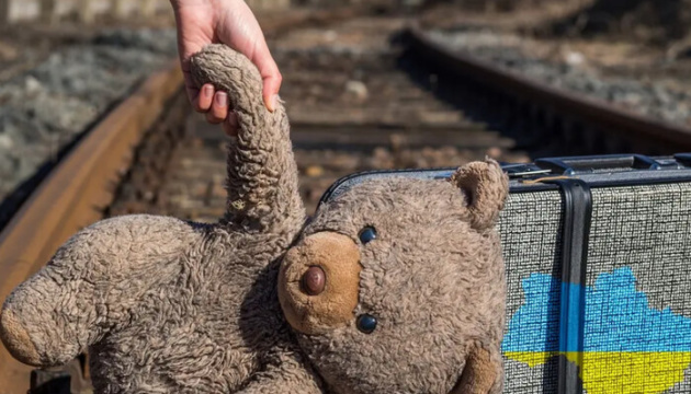 Маск скасував фінансування команди, яка допомагає повертати з Росії викрадених українських дітей Маск скасував фінансування команди, яка допомагає повертати з Росії викрадених українських дітей