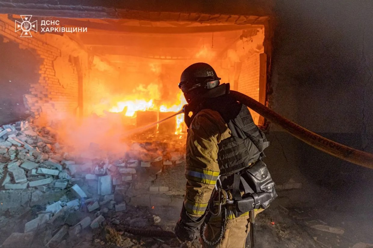 Росія атакувала Україну 74 дронами. В регіонах виникли пожежі, є постраждалі (ФОТО) Росія атакувала Україну 74 дронами. В регіонах виникли пожежі, є постраждалі (ФОТО)