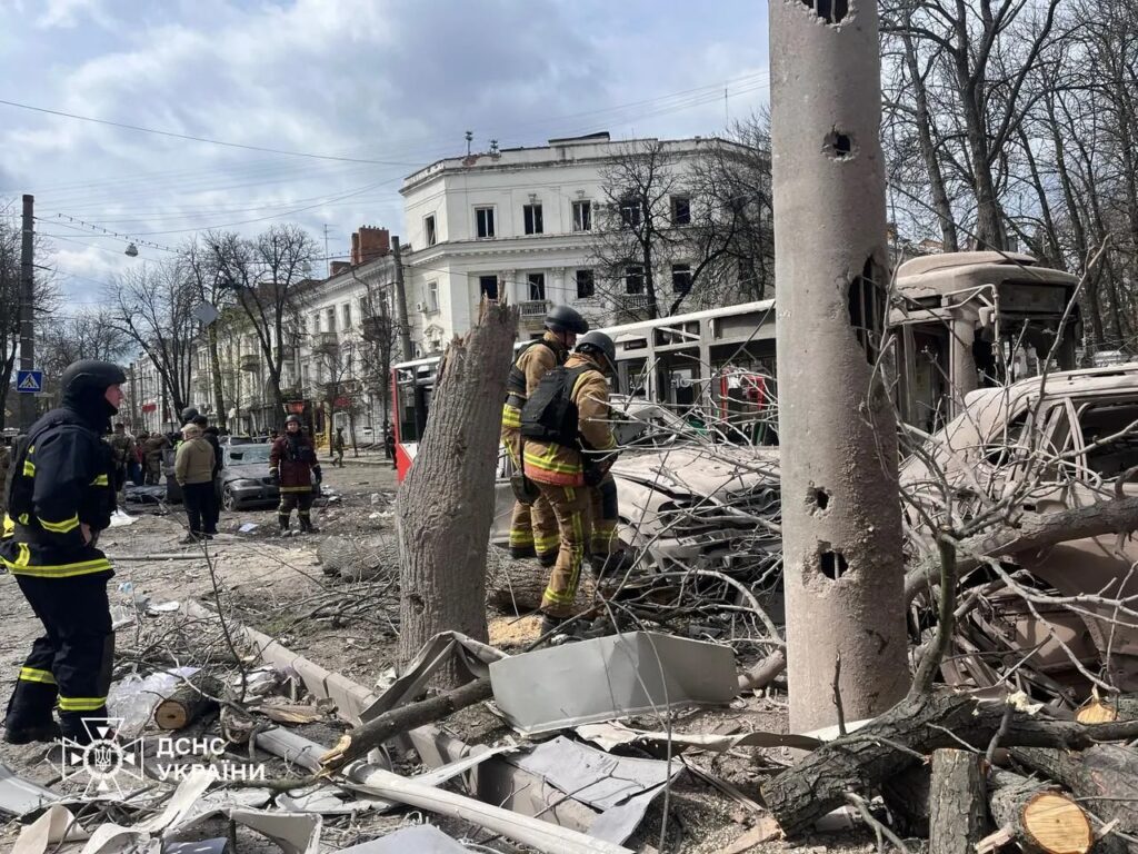 Число погибших от удара РФ по Сумам возросло до 36 Число погибших от удара РФ по Сумам возросло до 36