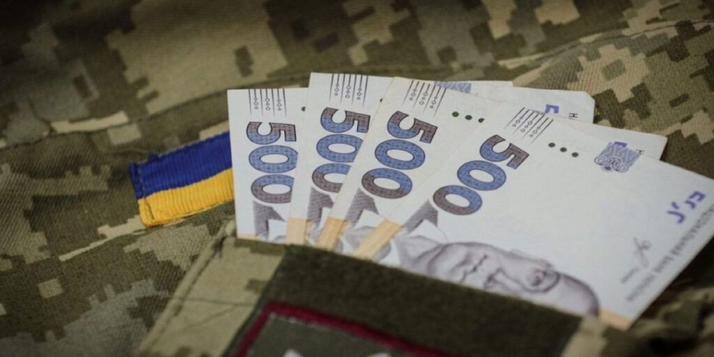 Доплата військовим пенсіонерам 2000 гривень. Як отримати