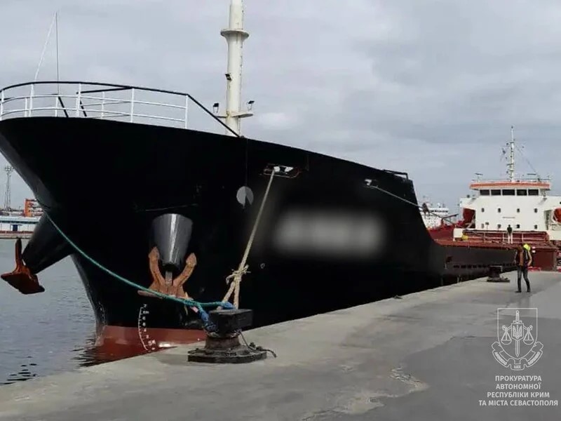 В Черном море задержали и арестовали судно «теневого флота» РФ, на котором вывозили украинское зерно