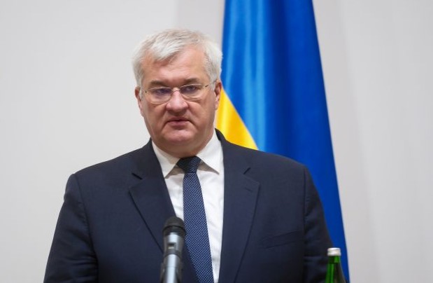 Україна висилає двох угорських дипломатів — це відповідь на дії Будапешту