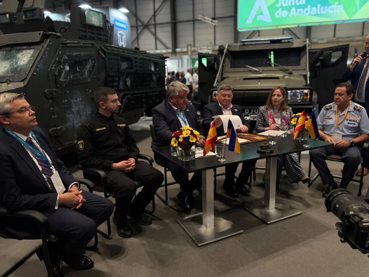 Український виробник бронеавтомобілів «Козак» та іспанська компанія Tecnovе S.L. домовились про співпрацю у виробництві бронетехніки