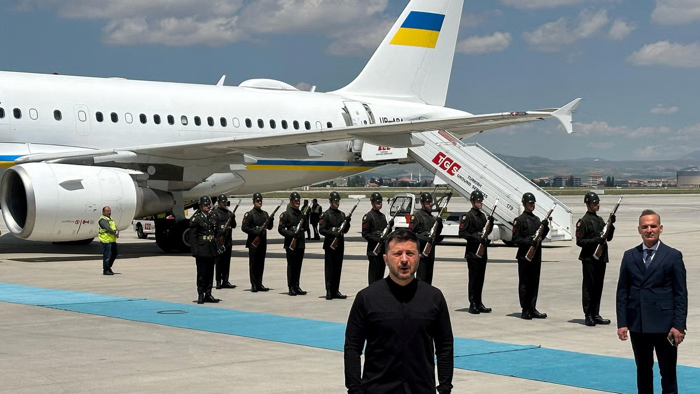 Зеленський прибув до Туреччини та висловився про склад російської делегації Зеленський прибув до Туреччини та висловився про склад російської делегації