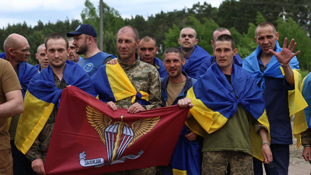Відбувся другий етап обміну 1000 на 1000: в Україну повернули ще 307 військовополонених, – Володимир Зеленський Відбувся другий етап обміну 1000 на 1000: в Україну повернули ще 307 військовополонених, – Володимир Зеленський