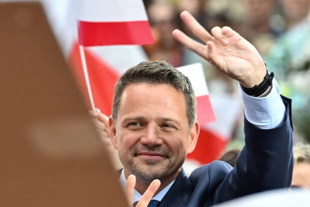 Тшасковський визнав поразку на президентських виборах у Польщі й привітав Навроцького Тшасковський визнав поразку на президентських виборах у Польщі й привітав Навроцького