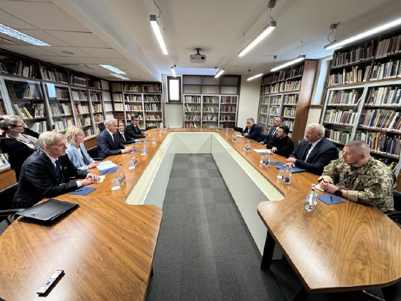 Інвестиції в український ОПК та закупівля газу для України: Зеленський зустрівся з прем’єром Норвегії Інвестиції в український ОПК та закупівля газу для України: Зеленський зустрівся з прем’єром Норвегії