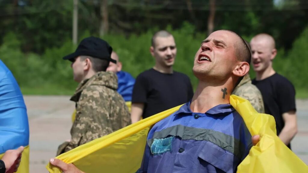 Состоялся первый этап обмена пленными до 25 лет и тяжелораненые (ФОТО) Состоялся первый этап обмена пленными до 25 лет и тяжелораненые (ФОТО)