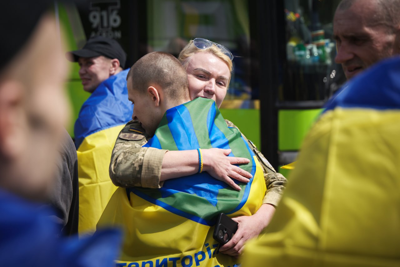 Украина вернула из плена новую группу защитников. Среди них те, кого считали пропавшими без вести