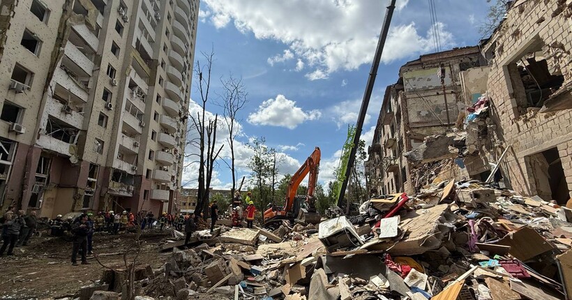 На столицю летіли «Шахеди»: з-під завалів у Києві врятували 10 людей, серед них – двоє дітей й вагітна жінка