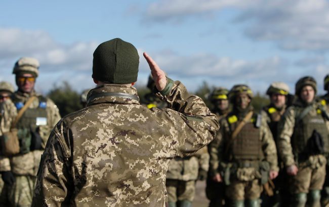 Працювати на держслужбі – лише після армії. Комітет підтримав законопроект Працювати на держслужбі – лише після армії. Комітет підтримав законопроект