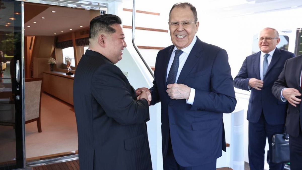 Кім Чен Ин пообіцяв беззастережно підтримувати Росію у війні з Україною Кім Чен Ин пообіцяв беззастережно підтримувати Росію у війні з Україною