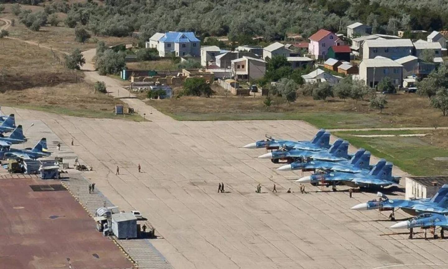 Безпілотники СБУ уразили 5 російських винищувачів на аеродромі Саки Безпілотники СБУ уразили 5 російських винищувачів на аеродромі Саки