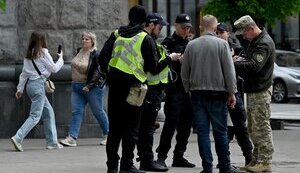 З 1 вересня військові ТЦК повинні носити бодікамери та фіксувати перевірку документів на відео – Шмигаль