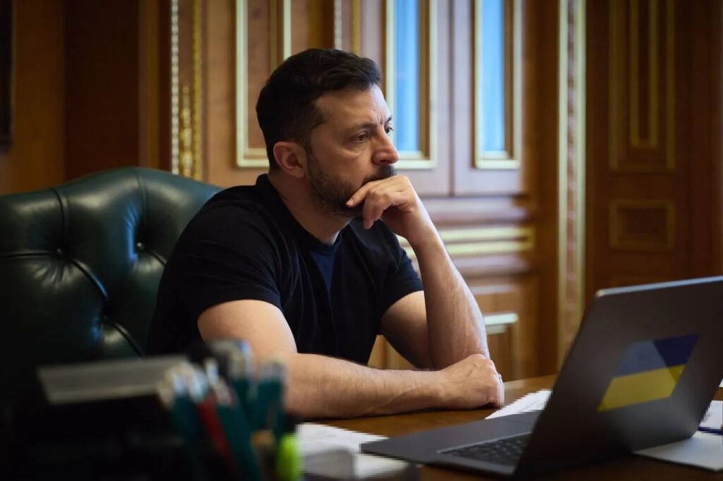 Зеленський запропонував підвищити вік для виїзду за кордон для молодих чоловіків без обмежень з 18 до 22 років Зеленський запропонував підвищити вік для виїзду за кордон для молодих чоловіків без обмежень з 18 до 22 років
